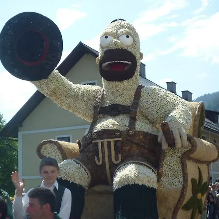 Holiday * Strobl